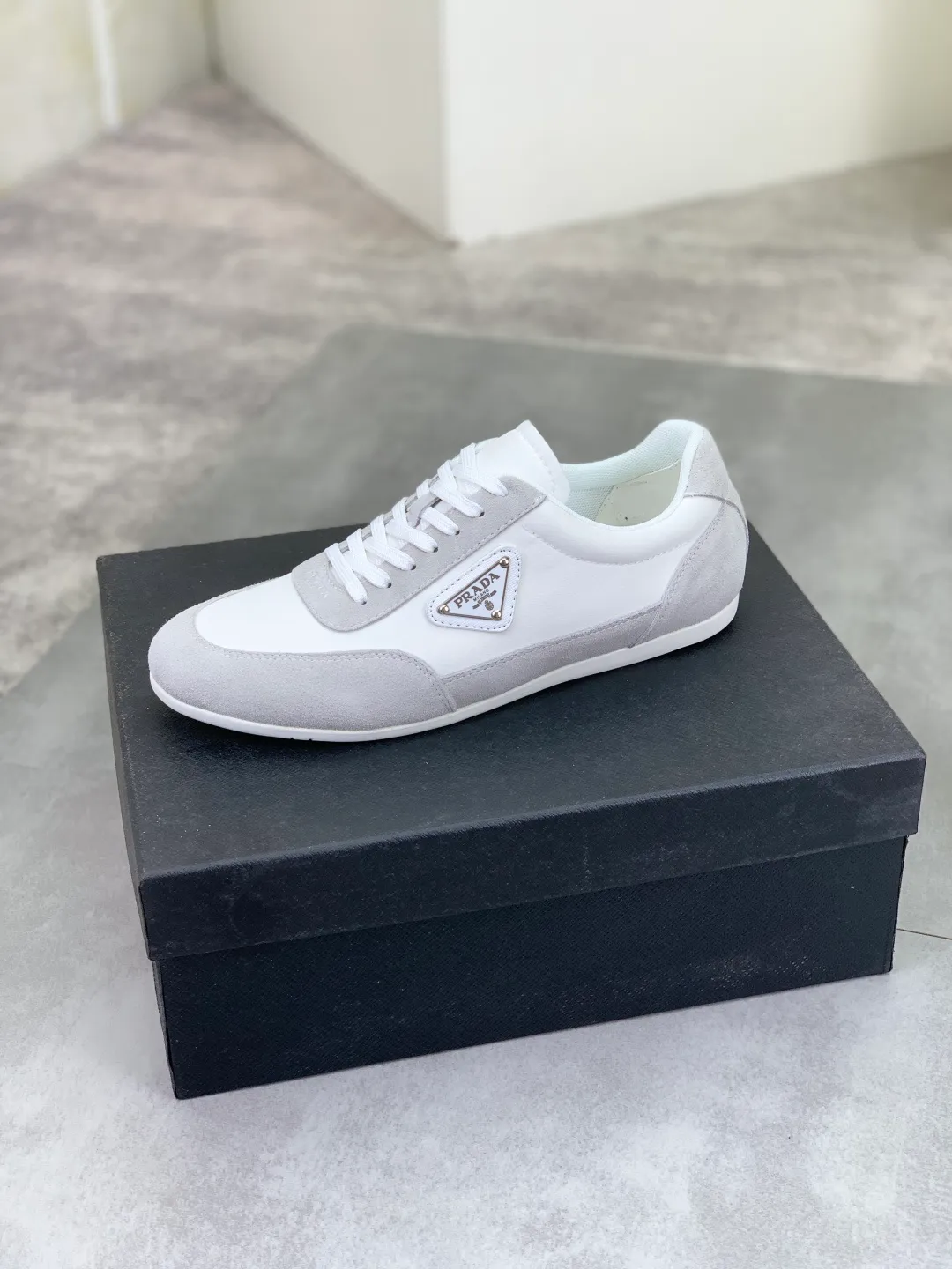 Men's Men's Shoes💰P440💰[New Style] The latest classic model of high-quality PRADA breathable and comfortable men's shoes has been launched on the official website in 1:1 reproduction, synchronized in Hong Kong counters and on the same catwalk; all made of calfskin with breathable mesh fabric ➕Imported soft and comfortable sheep Leather lining, 🍡🍡original 1:1 rubber outsole, non-slip and wear-resistant; comfortable to wear, attractive style, fine workmanship, and simple and neat shoe last, showing a man's courage and toughness, 👍size 38 to 44; 4️⃣colors🉑️ to choose from